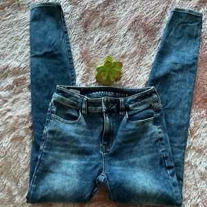 AMERICAN EAGLE MIDRISE JEANS 💙